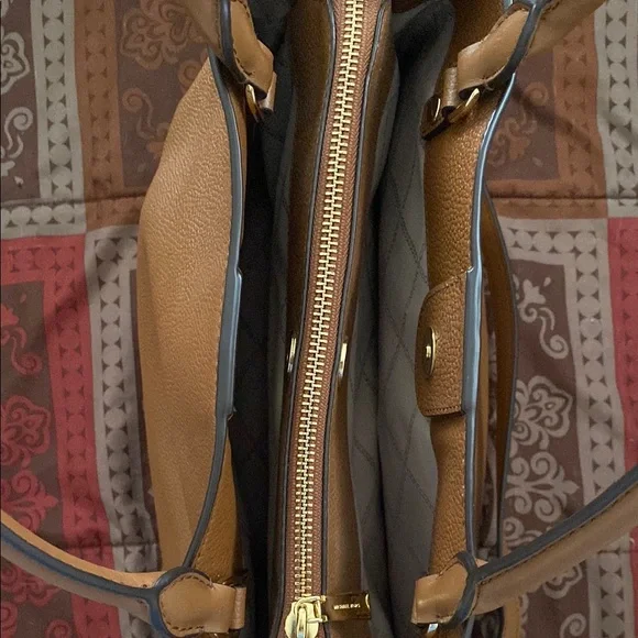 Michael Kors Brown Leather Tote Bag 💼 - Picture 5 of 7
